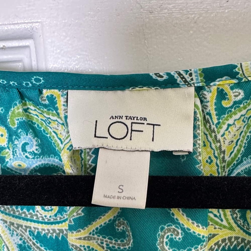 LOFT Teal Paisley Print Lightweight Blouse Short Sleeve Scoop Neck Top Small - Picture 2 of 6